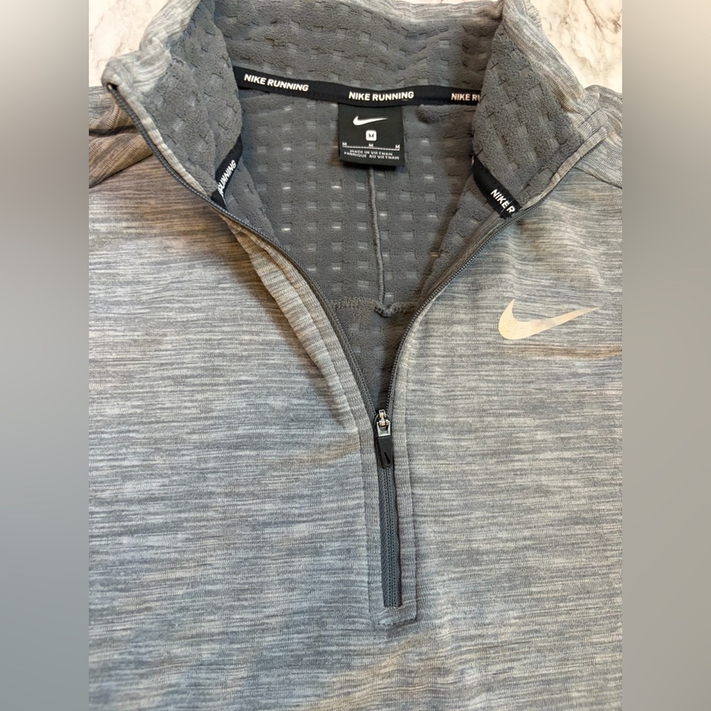 Nike‎ Men’s Gray Heather Half-Zip Performance Pullover - Picture 3 of 5
